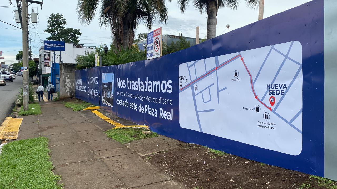 Mural publicitario exterior producido por Impresos BYRONALLEN